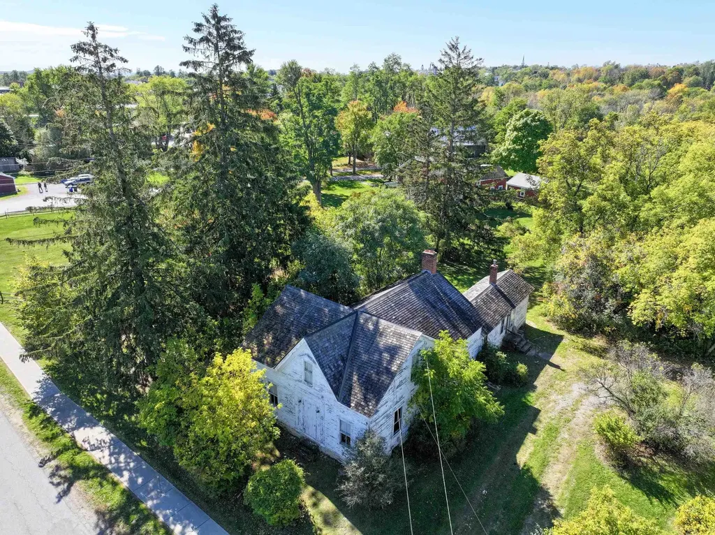 29 Middle Seymour Street Middlebury VT 05753