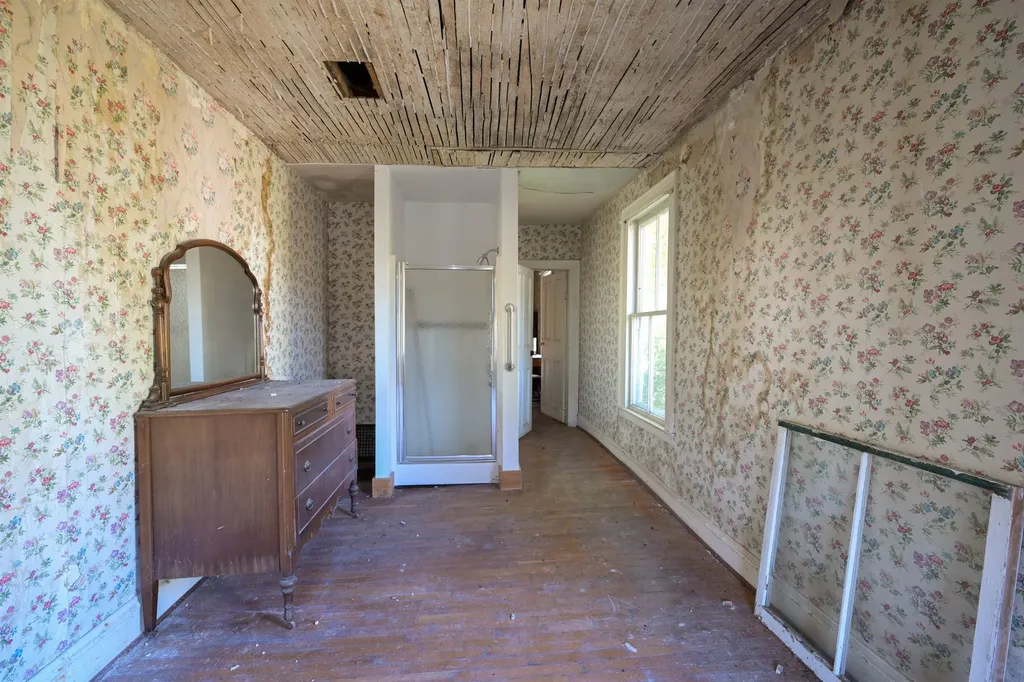 29 Middle Seymour Street Middlebury VT 05753