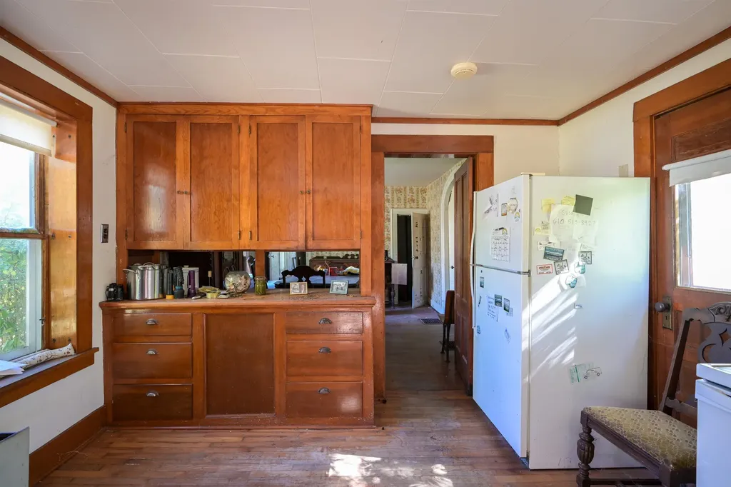 29 Middle Seymour Street Middlebury VT 05753