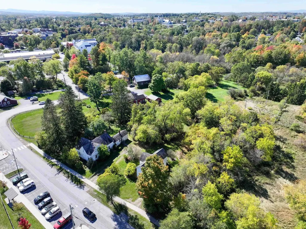 29 Middle Seymour Street Middlebury VT 05753