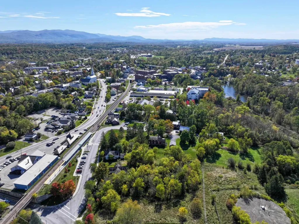 29 Middle Seymour Street Middlebury VT 05753