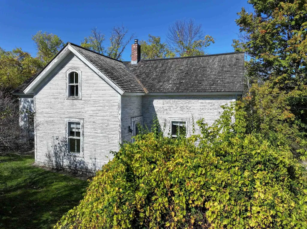 29 Middle Seymour Street Middlebury VT 05753