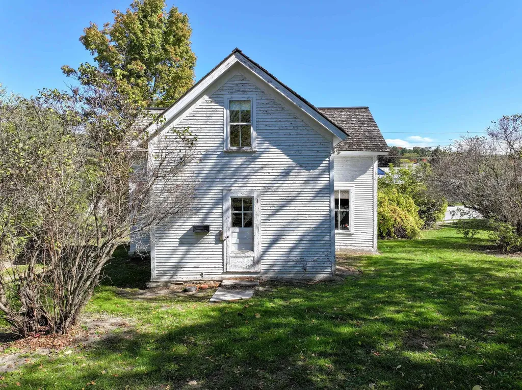 29 Middle Seymour Street Middlebury VT 05753