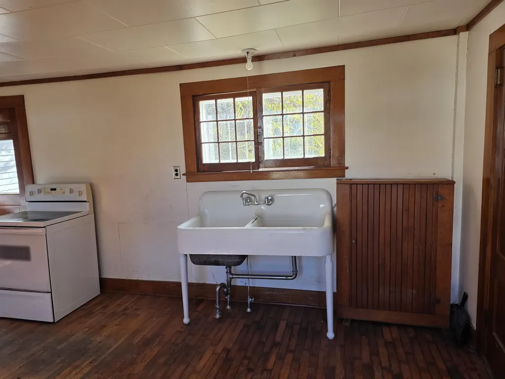 29 Middle Seymour Street Middlebury VT 05753