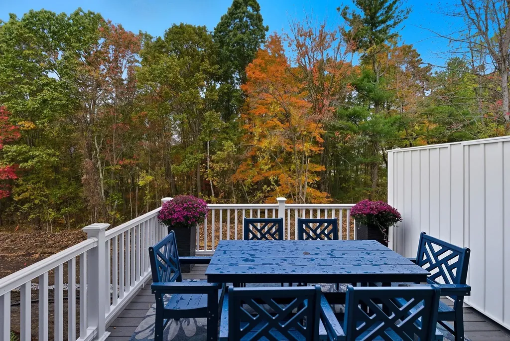 36 Elise Avenue Londonderry NH 03053