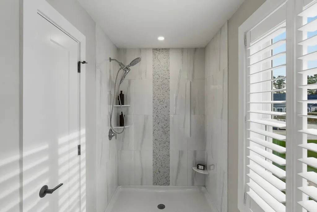 36 Elise Avenue Londonderry NH 03053