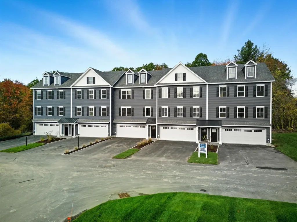 36 Elise Avenue Londonderry NH 03053