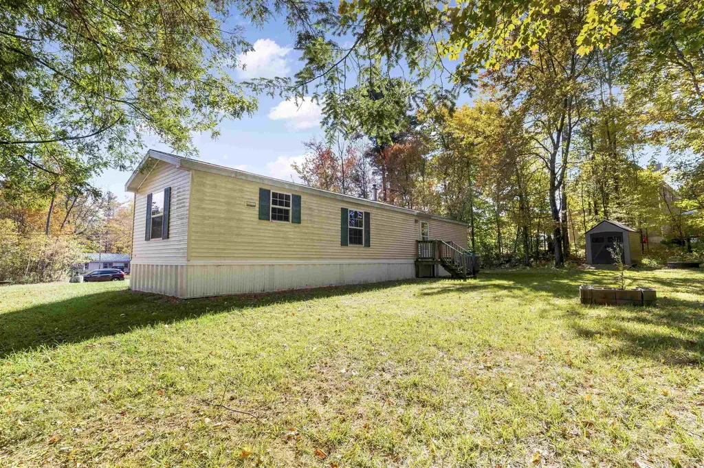 10 Roy Street Raymond NH 03077