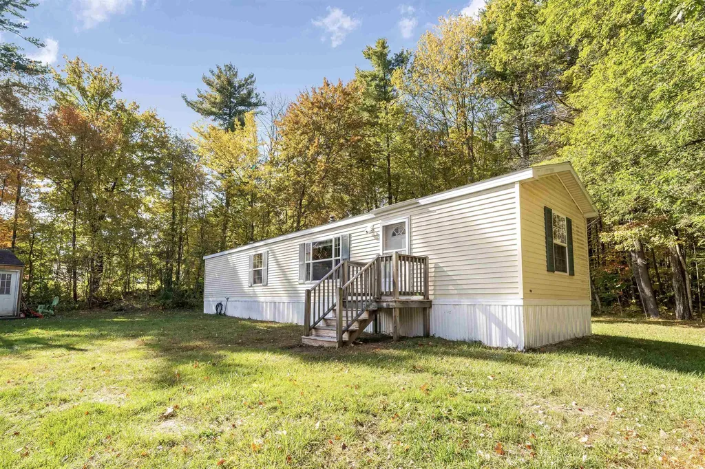 10 Roy Street Raymond NH 03077