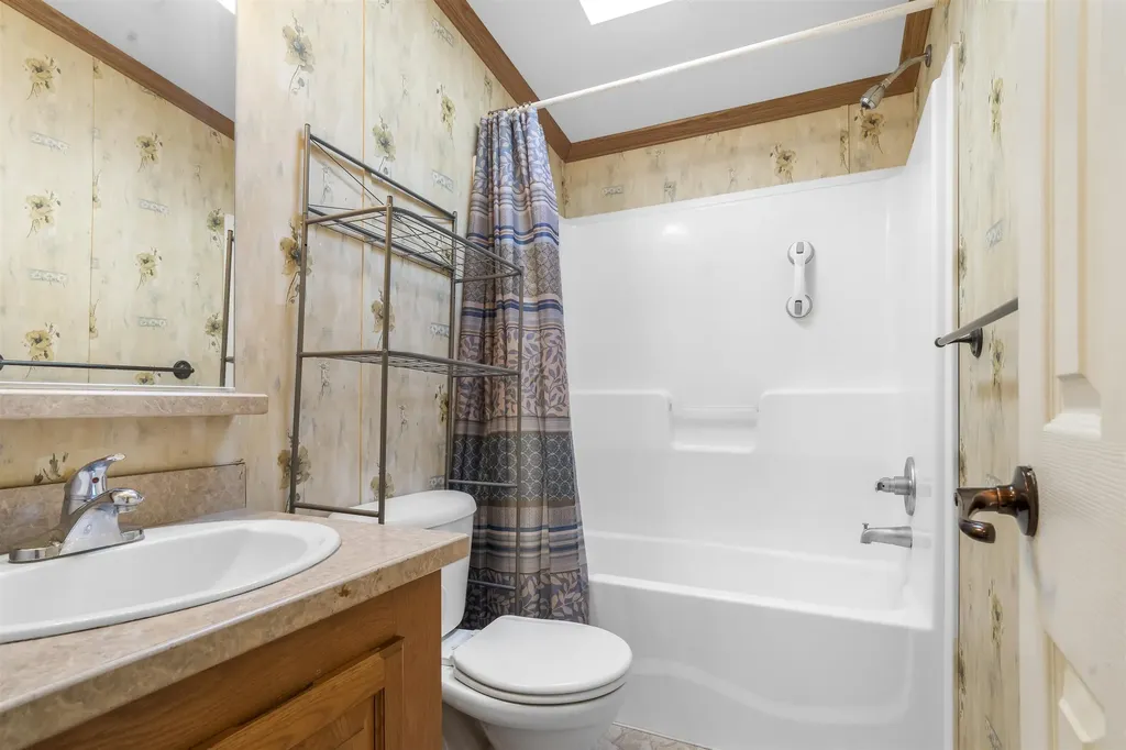 10 Roy Street Raymond NH 03077