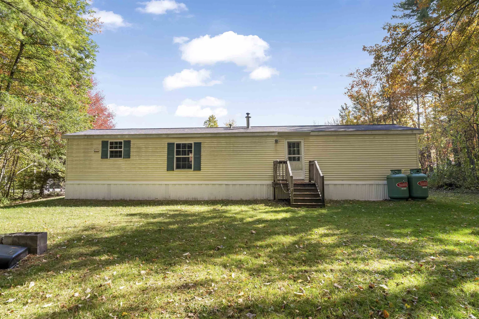 10 Roy Street Raymond NH 03077