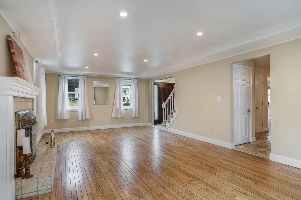 759 Cohas Avenue Manchester NH 03109