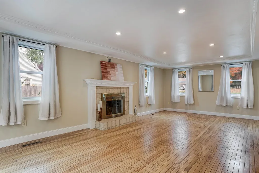 759 Cohas Avenue Manchester NH 03109