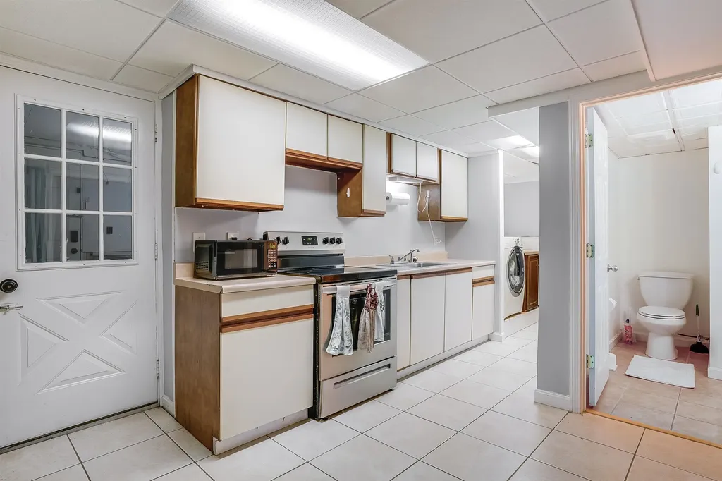 759 Cohas Avenue Manchester NH 03109