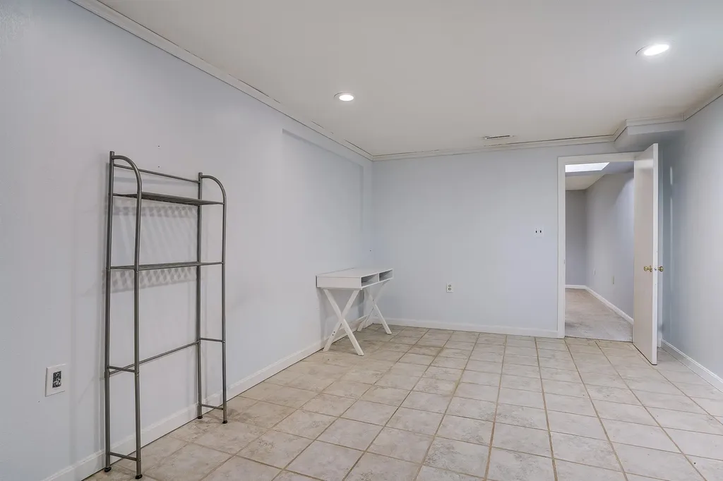 759 Cohas Avenue Manchester NH 03109