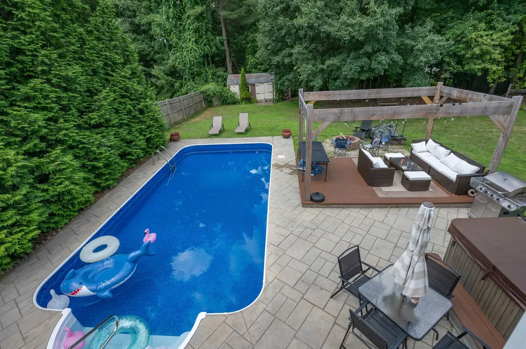 759 Cohas Avenue Manchester NH 03109