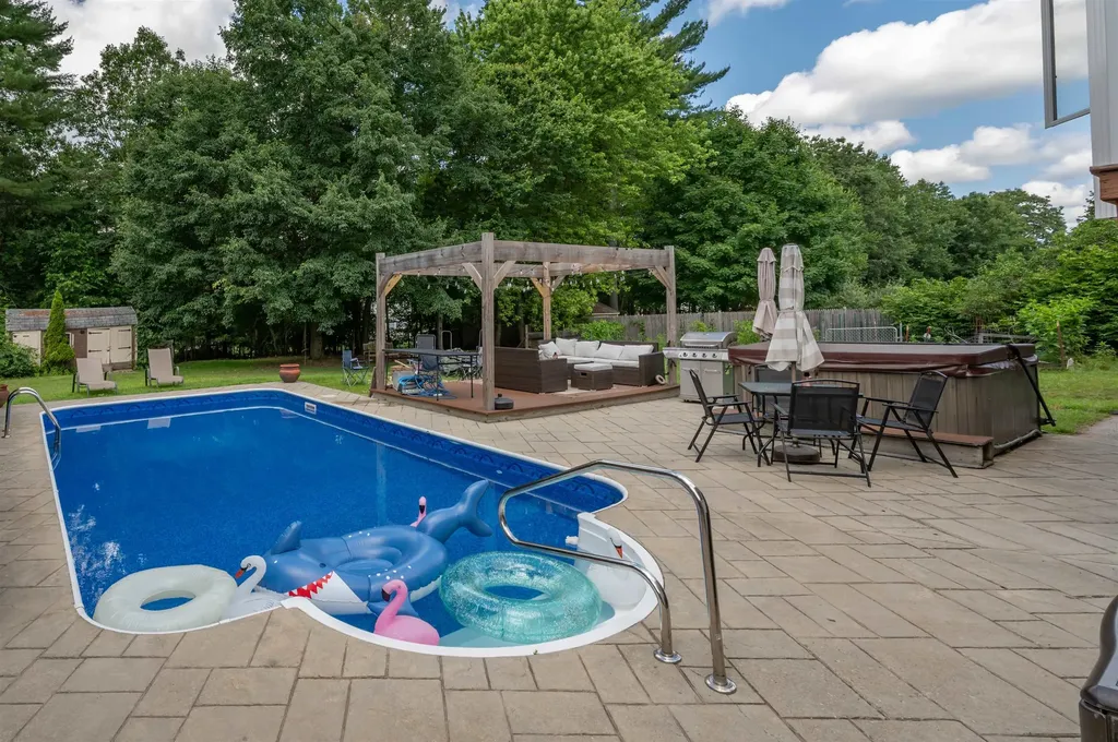 759 Cohas Avenue Manchester NH 03109