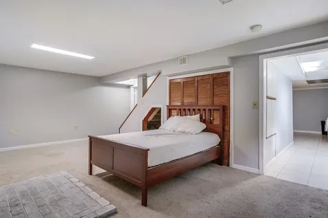 759 Cohas Avenue Manchester NH 03109