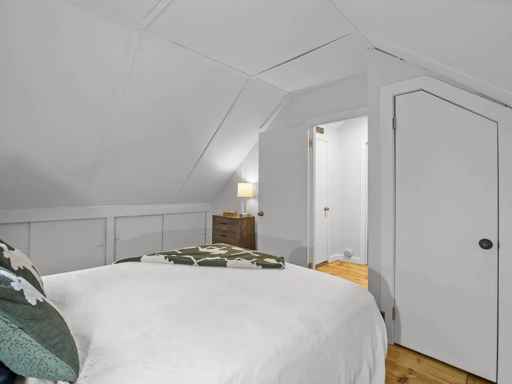 26 Ellen Brook Road Hillsborough NH 03244