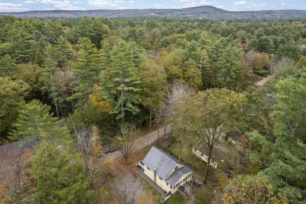 26 Ellen Brook Road Hillsborough NH 03244