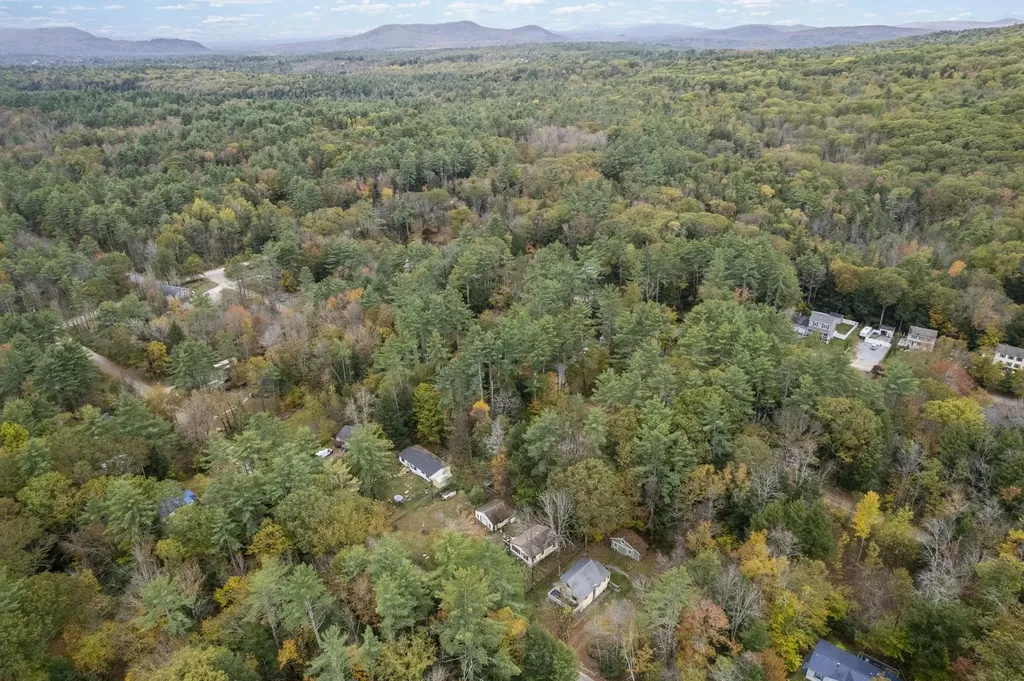 26 Ellen Brook Road Hillsborough NH 03244