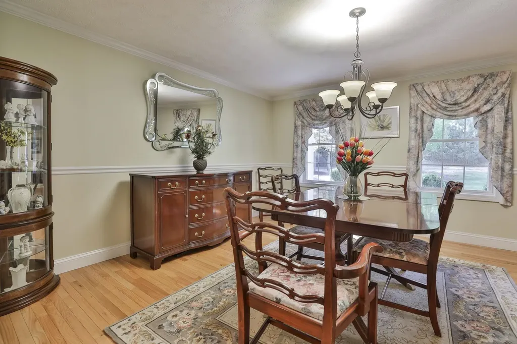 8 Joan Avenue Hudson NH 03051