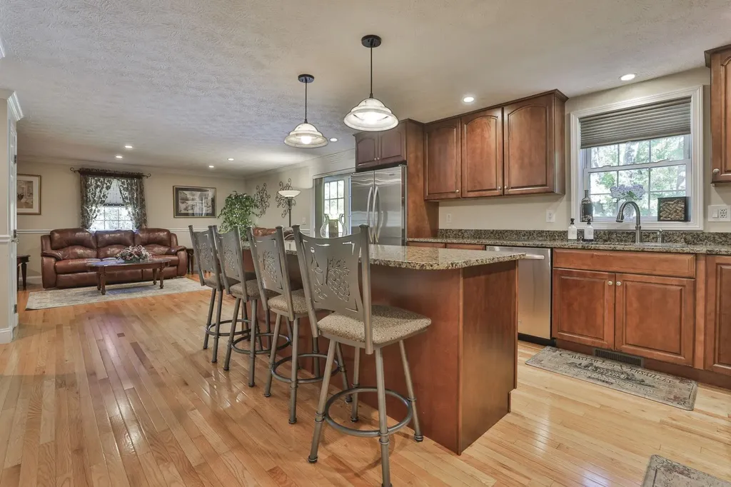 8 Joan Avenue Hudson NH 03051