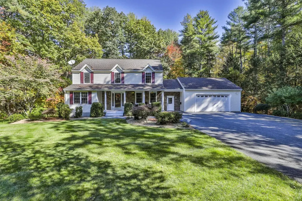 8 Joan Avenue Hudson NH 03051