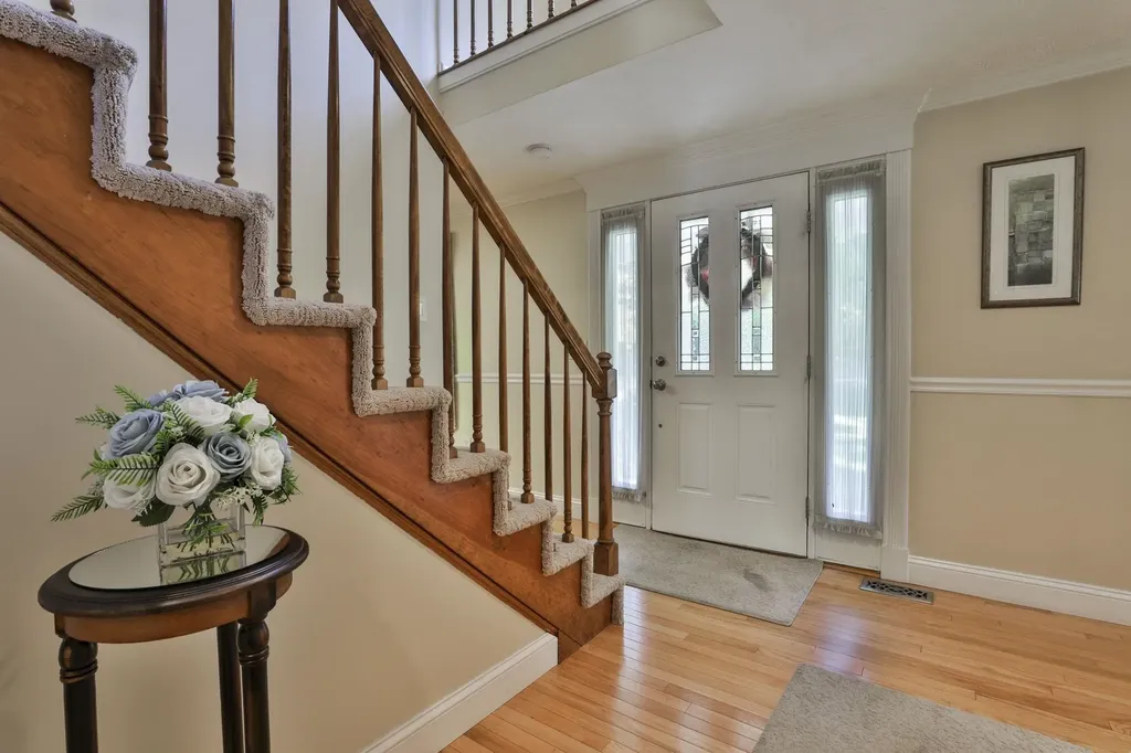 8 Joan Avenue Hudson NH 03051