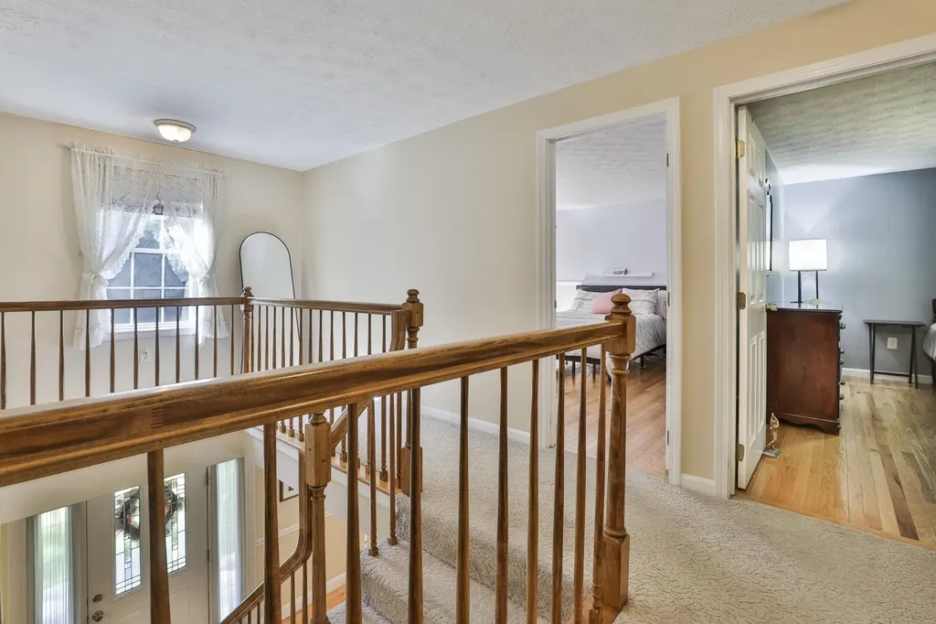 8 Joan Avenue Hudson NH 03051