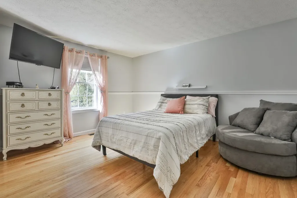 8 Joan Avenue Hudson NH 03051