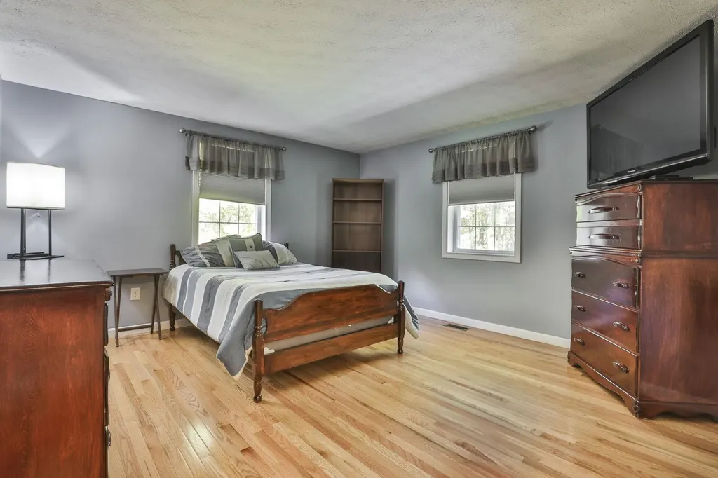 8 Joan Avenue Hudson NH 03051