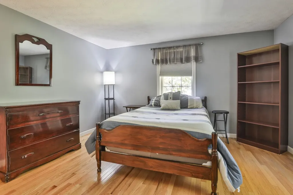 8 Joan Avenue Hudson NH 03051