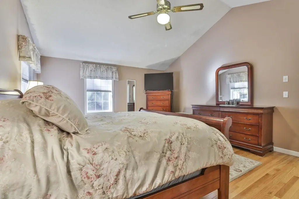 8 Joan Avenue Hudson NH 03051