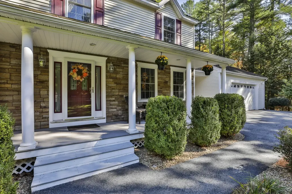 8 Joan Avenue Hudson NH 03051