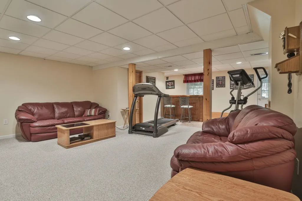 8 Joan Avenue Hudson NH 03051