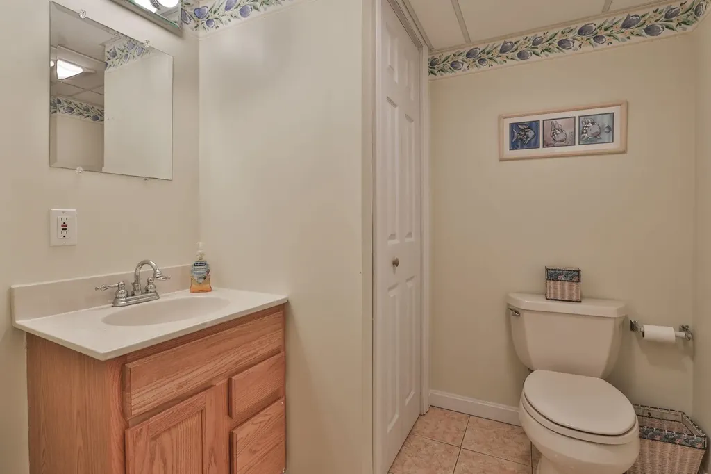 8 Joan Avenue Hudson NH 03051