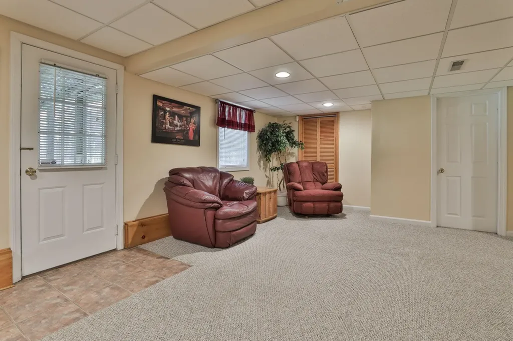 8 Joan Avenue Hudson NH 03051