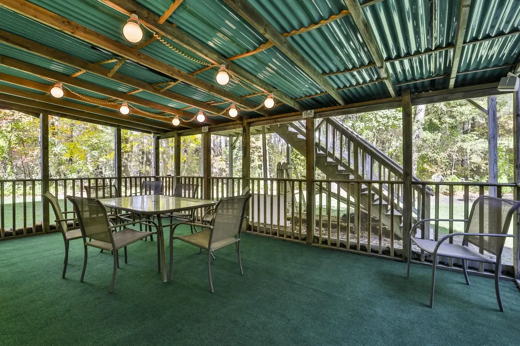 8 Joan Avenue Hudson NH 03051