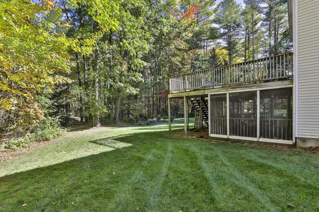 8 Joan Avenue Hudson NH 03051