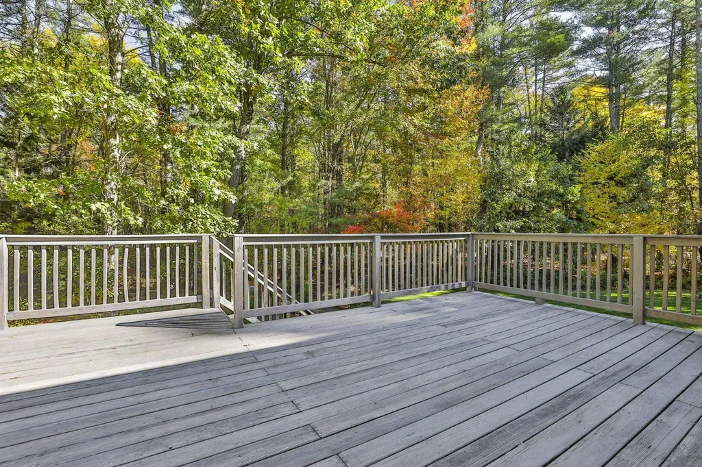 8 Joan Avenue Hudson NH 03051