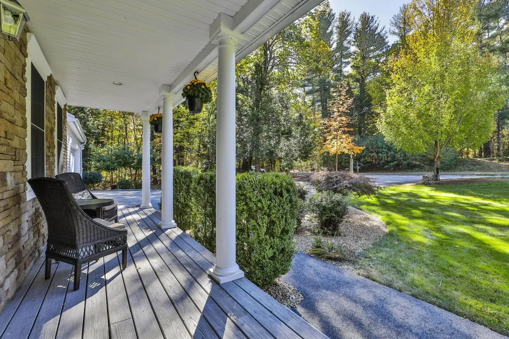 8 Joan Avenue Hudson NH 03051