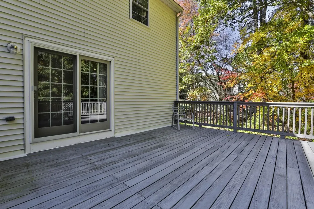 8 Joan Avenue Hudson NH 03051