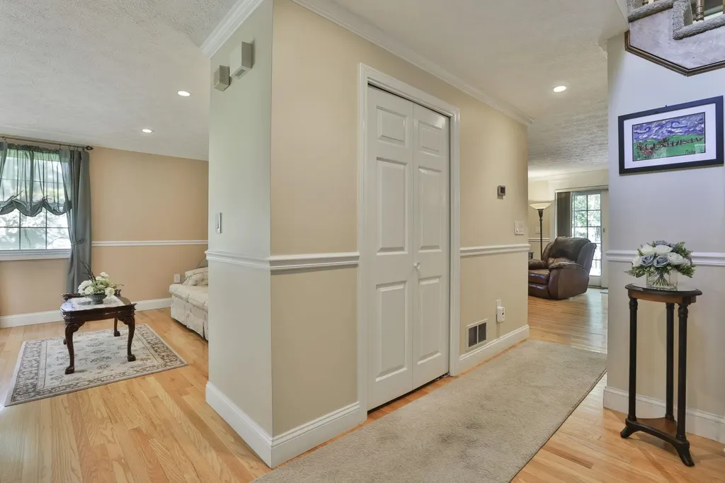 8 Joan Avenue Hudson NH 03051