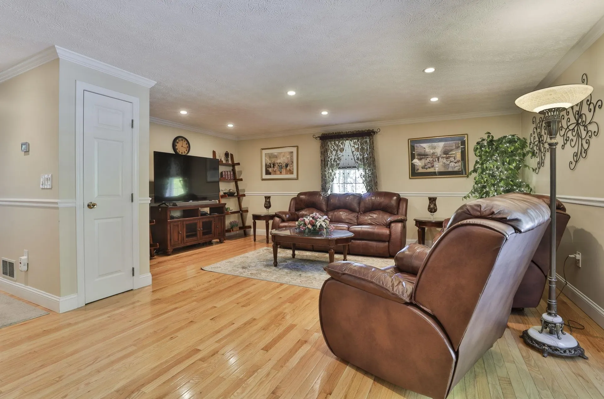 8 Joan Avenue Hudson NH 03051