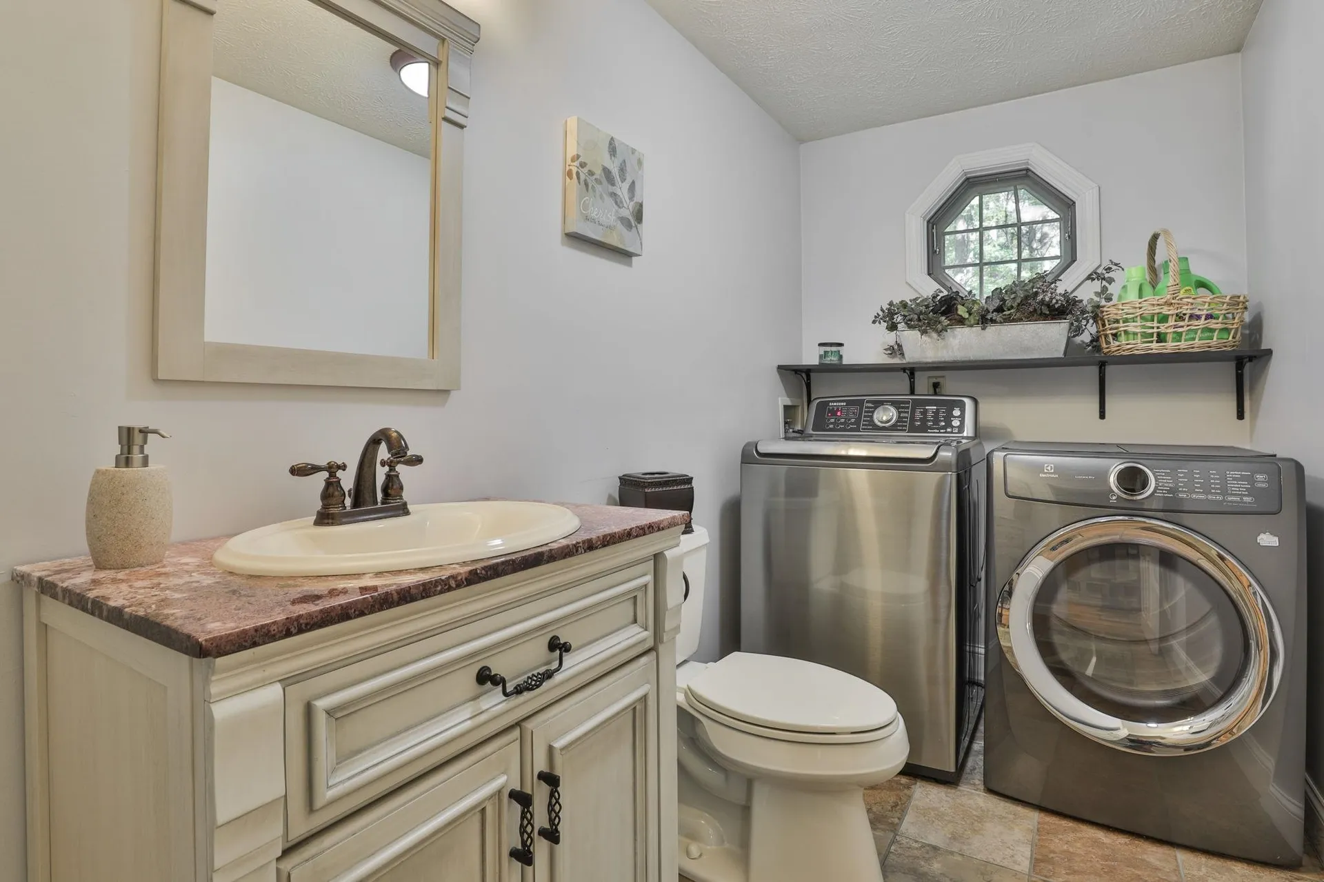 8 Joan Avenue Hudson NH 03051