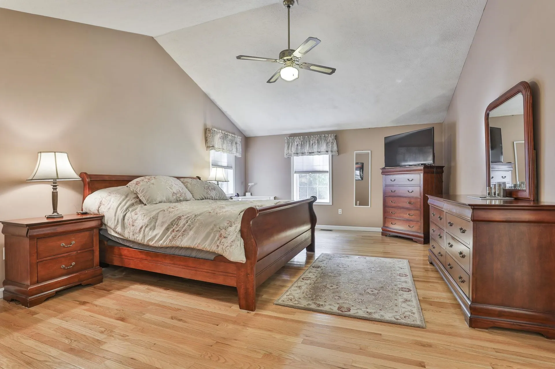 8 Joan Avenue Hudson NH 03051