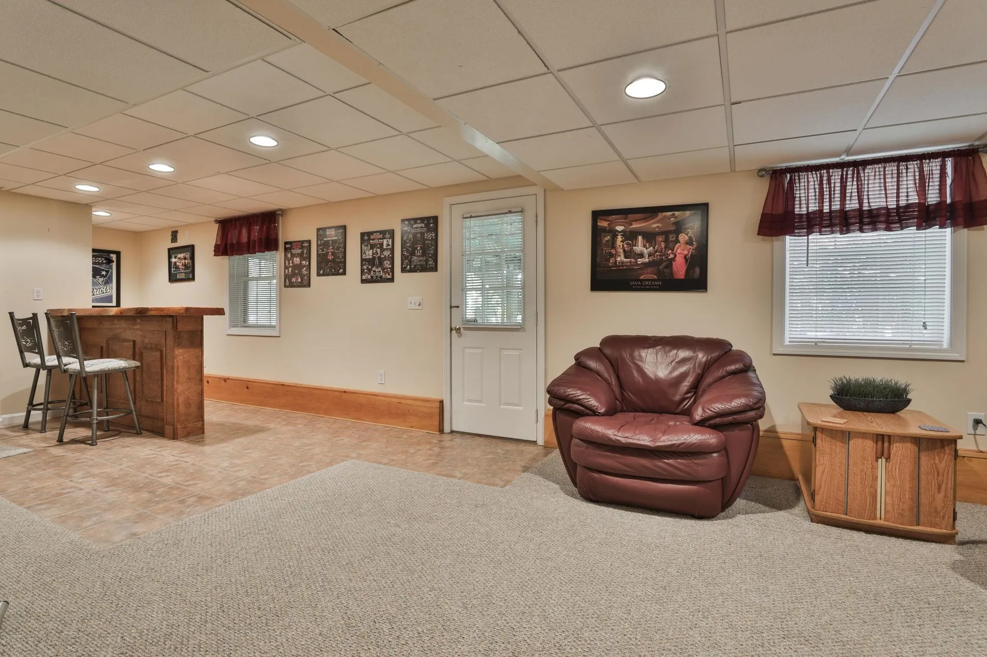 8 Joan Avenue Hudson NH 03051