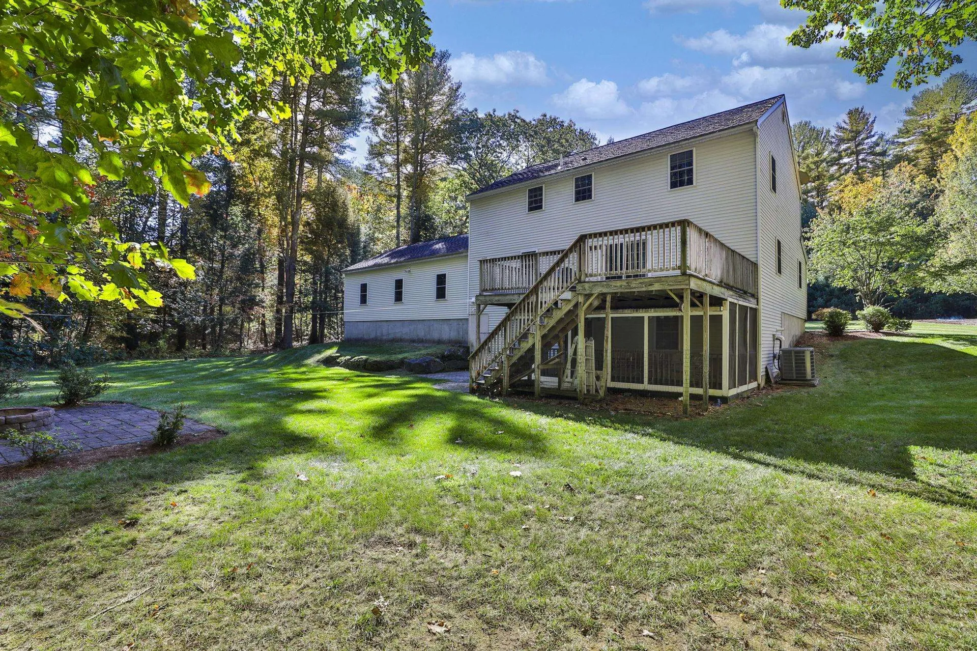 8 Joan Avenue Hudson NH 03051