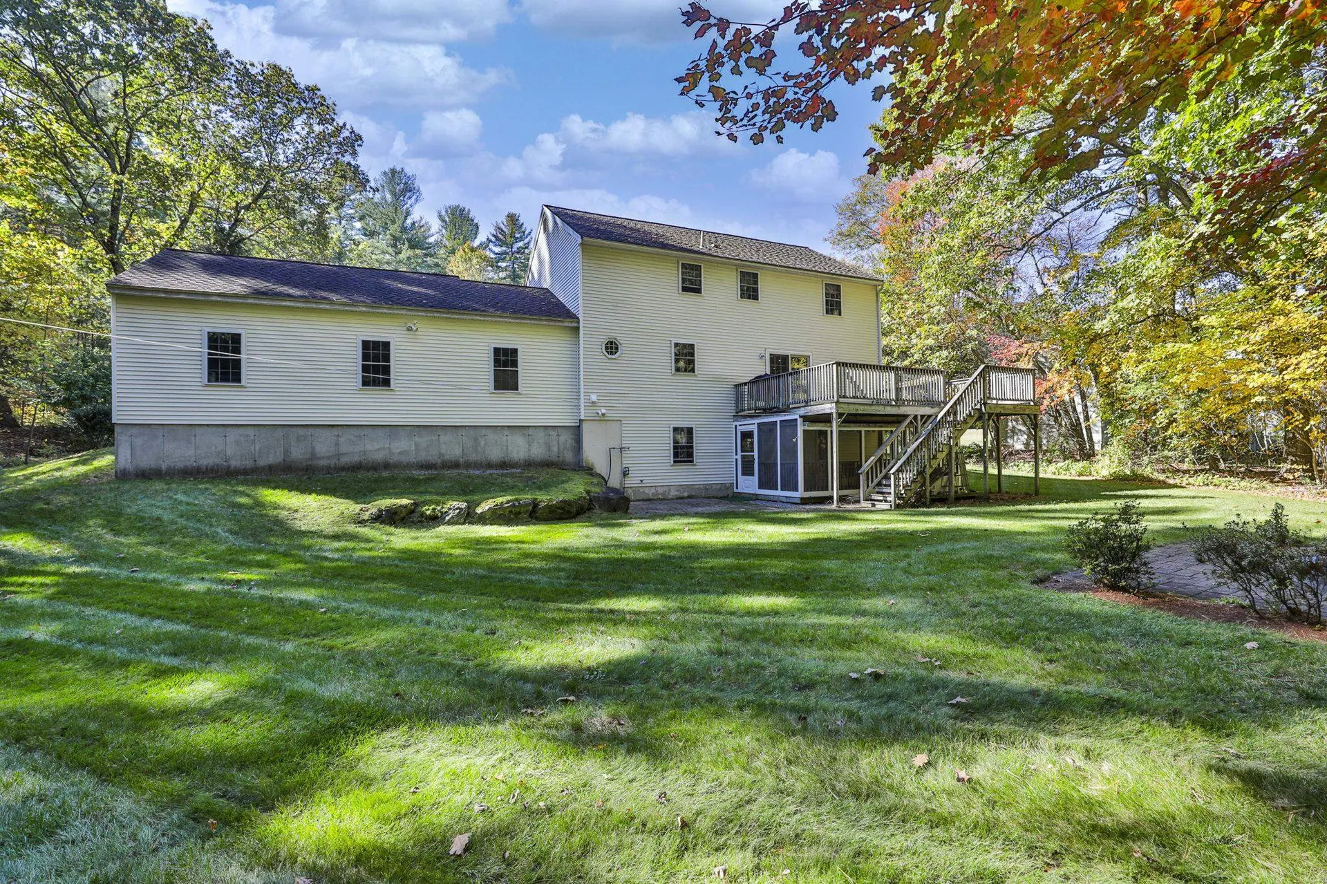 8 Joan Avenue Hudson NH 03051